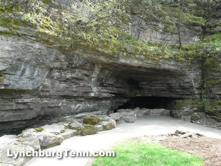 jack-daniels-tour-approach-cave